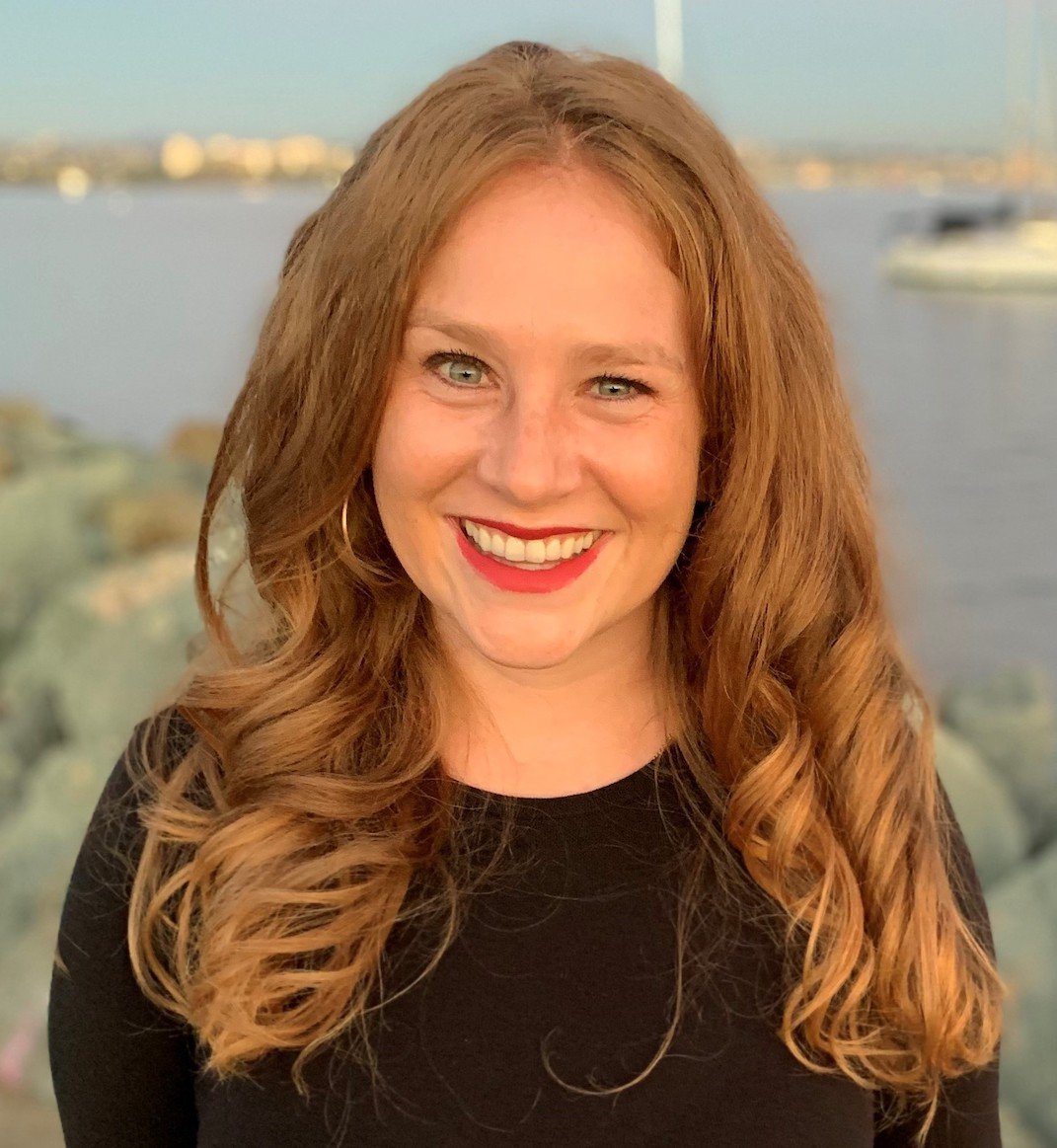 Alyssa Lammers Headshot-1